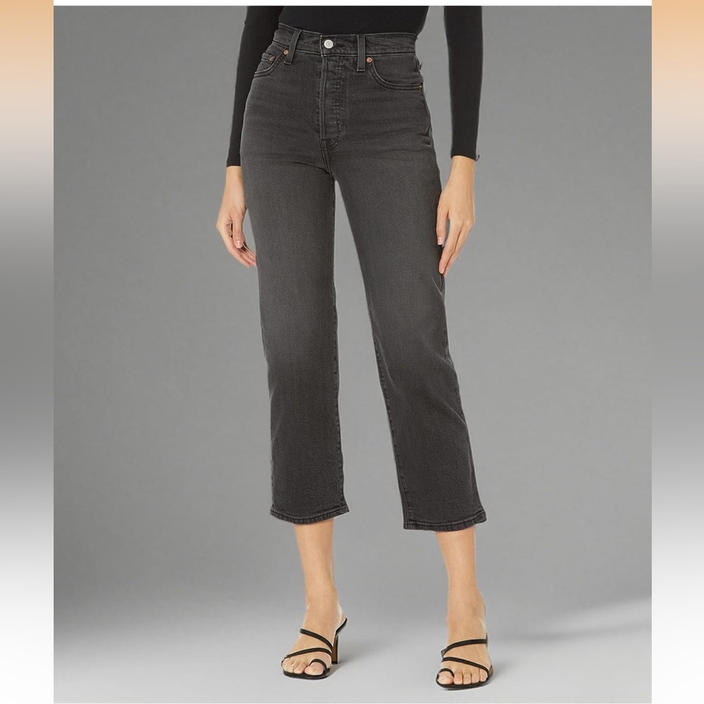 Levi’s Ribcage Straight Ankle button fly washed black